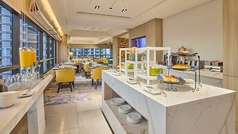 Holiday Inn & Suites Makati by IHG