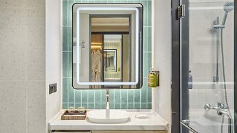 Holiday Inn & Suites Makati by IHG