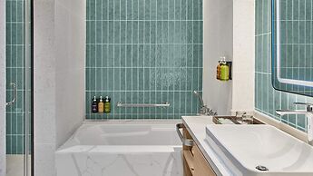 Holiday Inn & Suites Makati by IHG