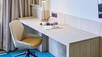 Holiday Inn & Suites Makati by IHG