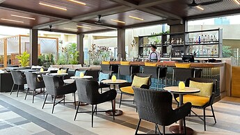 Holiday Inn & Suites Makati by IHG