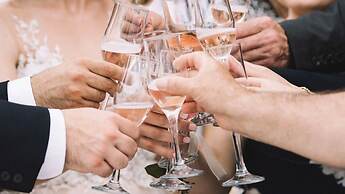 Holiday Inn & Suites Makati by IHG