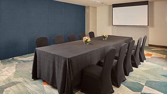 Holiday Inn & Suites Makati by IHG