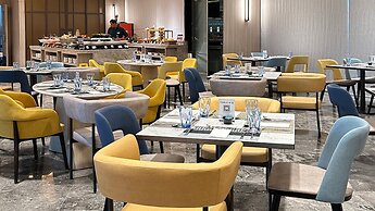 Holiday Inn & Suites Makati by IHG