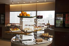 Holiday Inn & Suites Makati by IHG