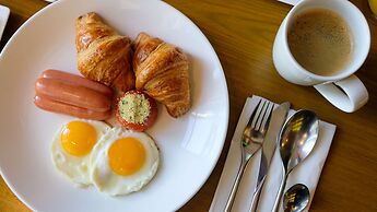 Holiday Inn & Suites Makati by IHG