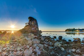 Seahorse Oceanfront Lodging
