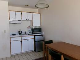 Seahorse Oceanfront Lodging