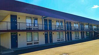 Motel 6 Brooks, AB