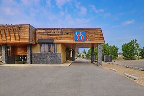 Motel 6 Brooks, AB