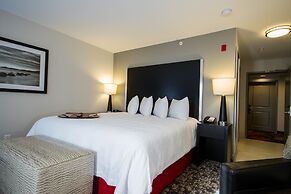 Hampton Inn & Suites DuPont