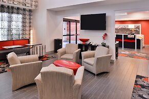 Hampton Inn & Suites DuPont