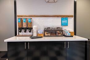 Hampton Inn & Suites DuPont