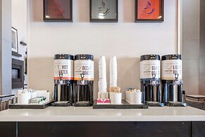 Hampton Inn & Suites DuPont