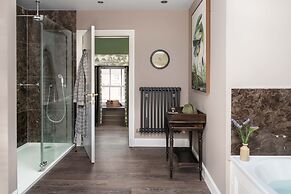 Meikleour Arms Hotel and Restaurant