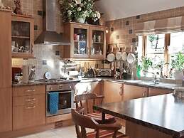 Little Red Rooster Rest and Spa