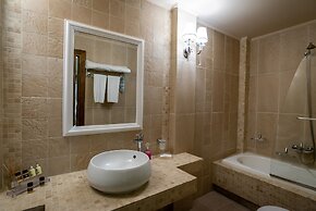 Achtis Boutique Hotel