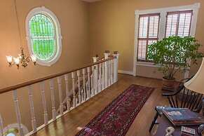 Charles Bass House Bed & Breakfast