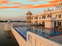 juSTa Lake Nahargarh Palace