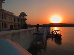 juSTa Lake Nahargarh Palace