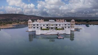 juSTa Lake Nahargarh Palace