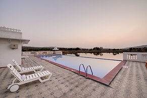 juSTa Lake Nahargarh Palace