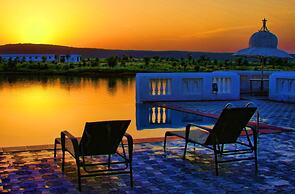 juSTa Lake Nahargarh Palace