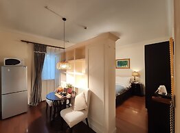 Ladoll Service Apartment