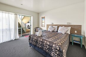 Birchwood Spa Motel