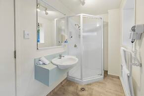 Birchwood Spa Motel