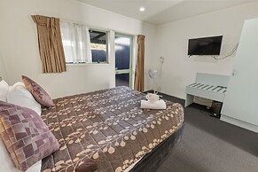 Birchwood Spa Motel