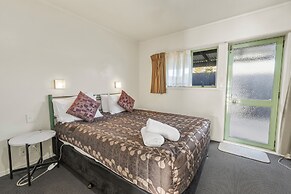 Birchwood Spa Motel