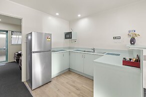 Birchwood Spa Motel