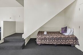 Birchwood Spa Motel
