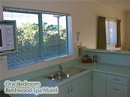 Birchwood Spa Motel
