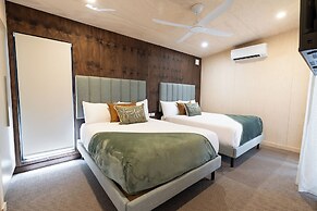 Ashmore Palms Holiday Village