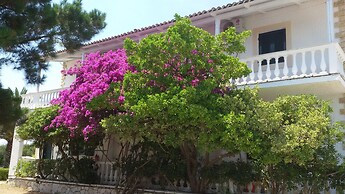 Elli Beach Apartments and Studios