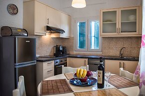 Elli Beach Apartments and Studios