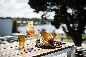 Huskisson Hotel