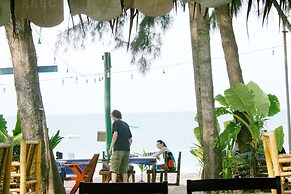 Lanta Palm Beach Resort