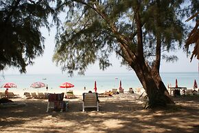 Lanta Palm Beach Resort