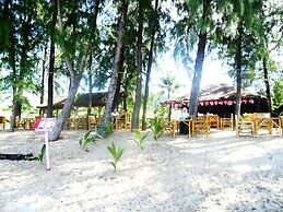 Lanta Palm Beach Resort