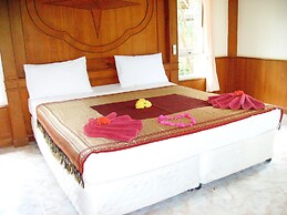 Lanta Palm Beach Resort