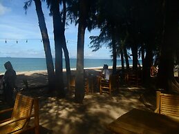 Lanta Palm Beach Resort