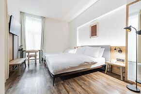 FortyPlusOne Hotel