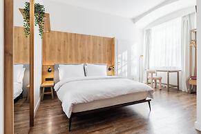 FortyPlusOne Hotel