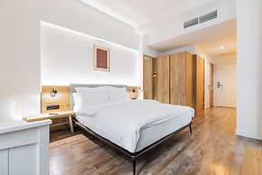 FortyPlusOne Hotel