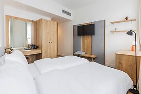 FortyPlusOne Hotel