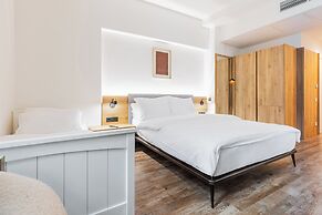 FortyPlusOne Hotel