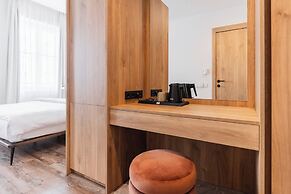 FortyPlusOne Hotel